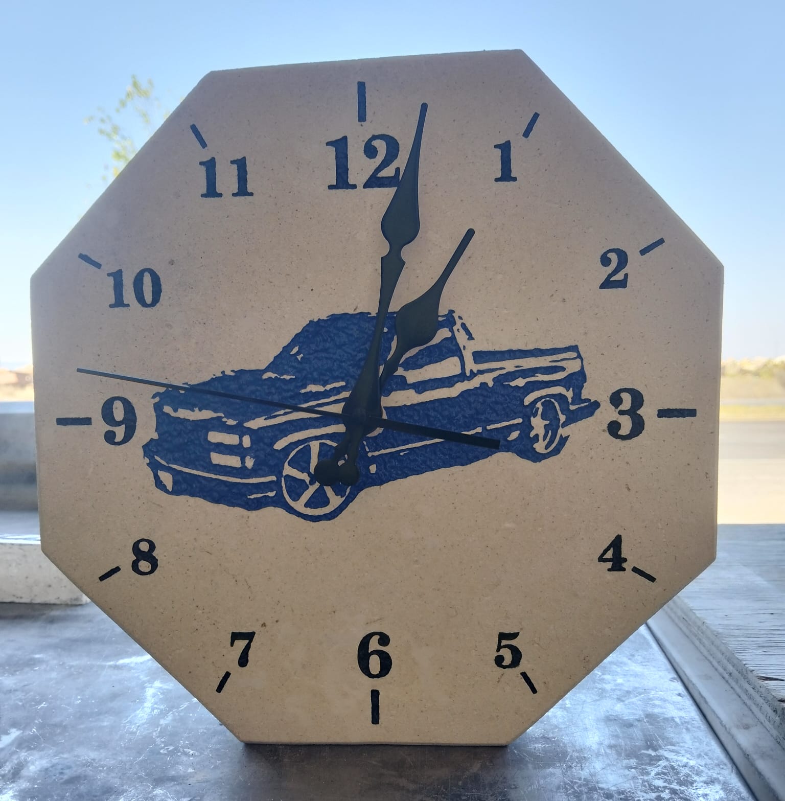 Llave decorativa grabada en cantera para hogar